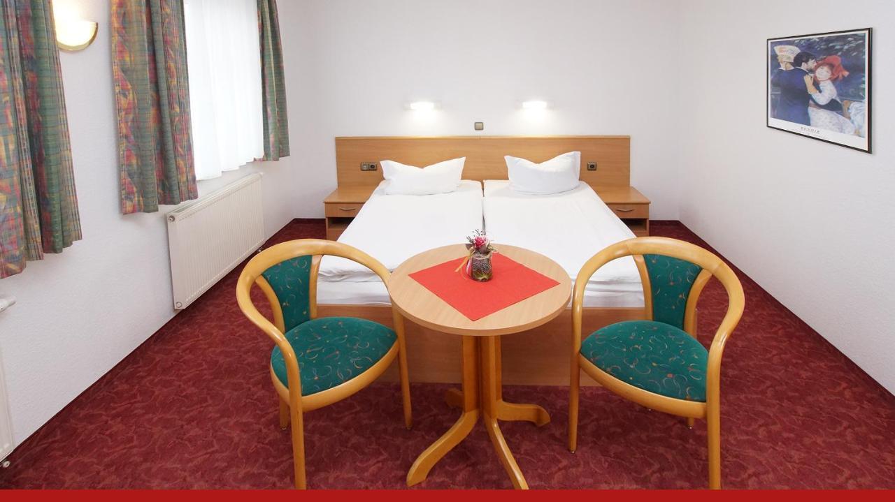 Hotel & Restaurant "Zur Linde" Spergau ภายนอก รูปภาพ