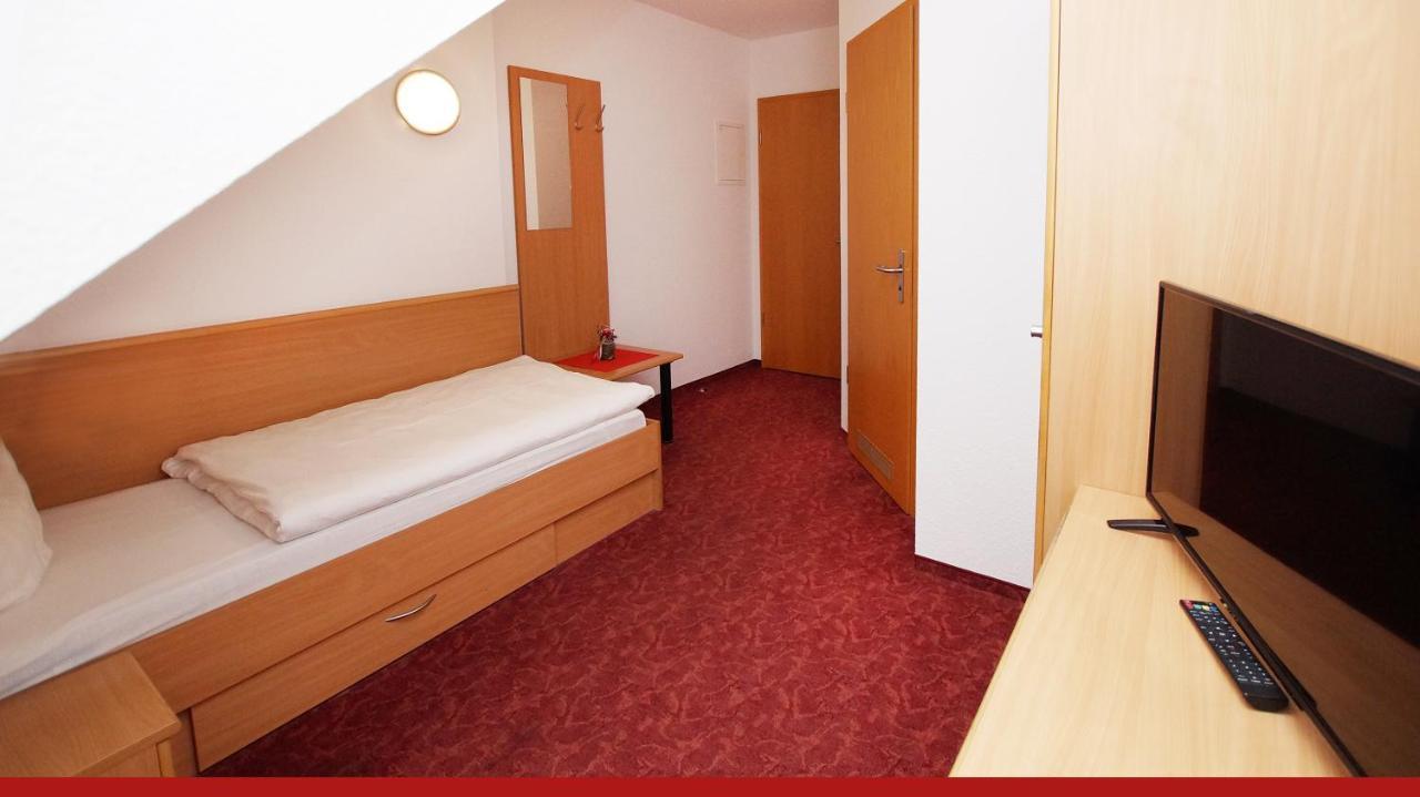 Hotel & Restaurant "Zur Linde" Spergau ภายนอก รูปภาพ